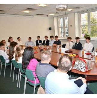 Uczniowie ze Szkoły Podstawowej 221 z wizytą w Urzędzie