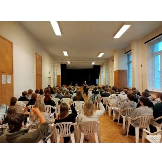 Bezpieczeństwo uczniów na Woli – prawo, używki i cyberzagrożenia